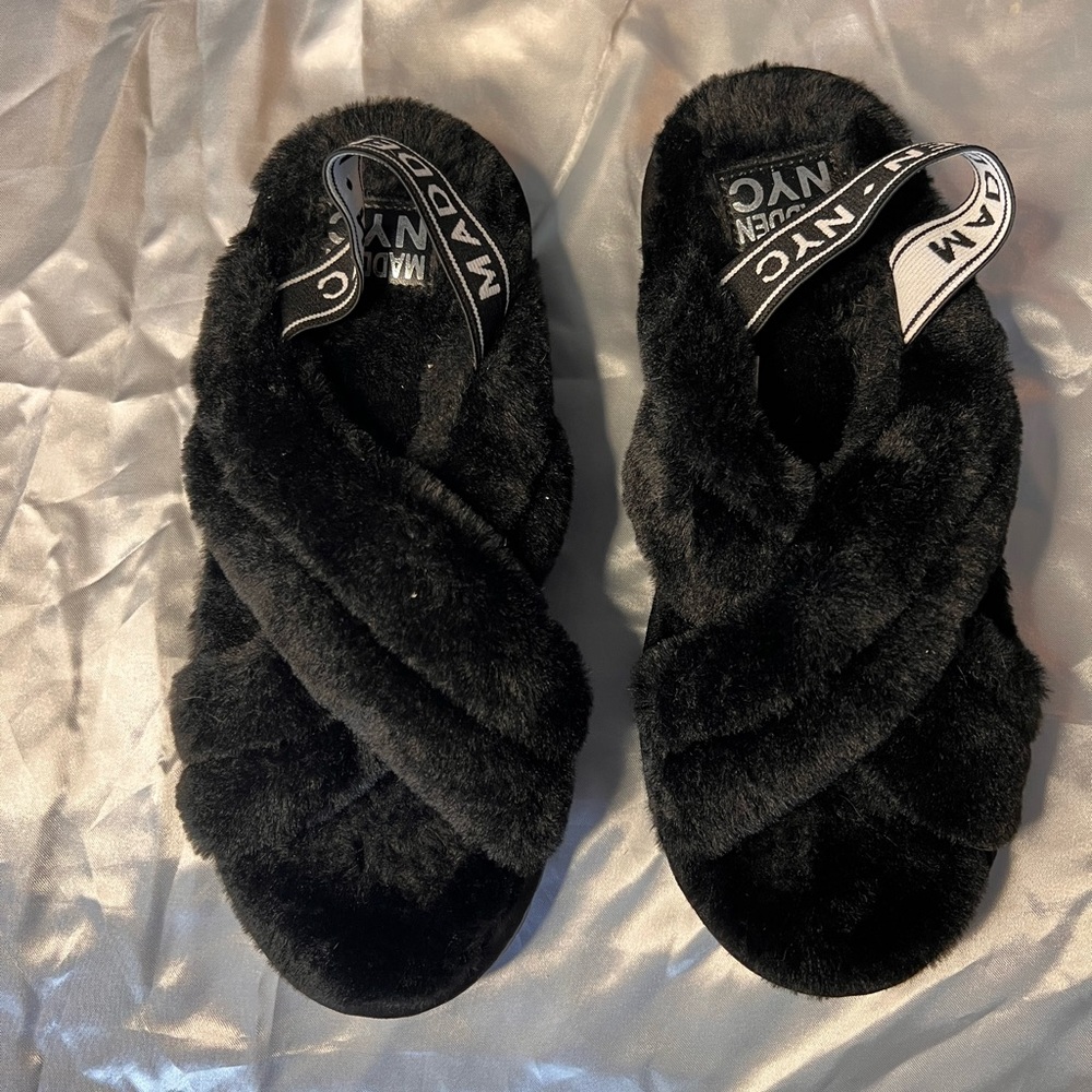 never worn Fuzzy slippers